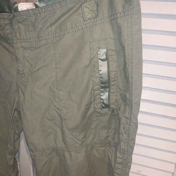 Reference green cargo Capri pants women’s size medium - Picture 5 of 6